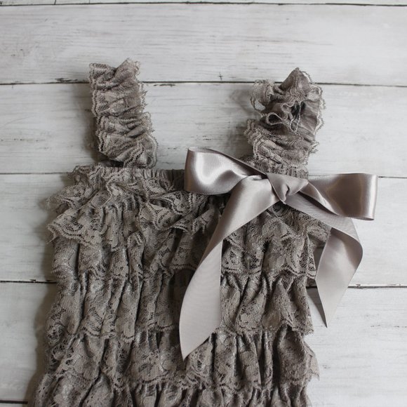Baby Girl's Shorts Romper Size 18 24 Months 2T Gray Lace Ruffles - Picture 4 of 5